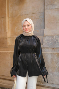 Gül Broş Detay Gömlek Siyah