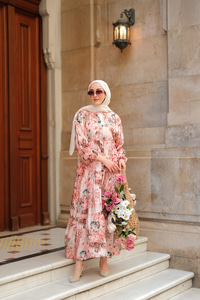 Gül Desenli Elbise Pudra