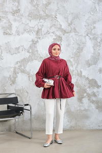 Hakim Yaka Pile Detay Çiçek Düğmeli Deri İp Kemerli Regular Poplin Gömlek Bordo