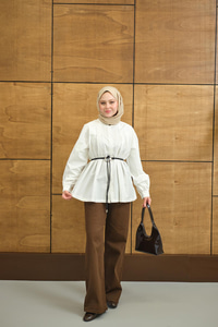 Hakim Yaka Pile Detay Çiçek Düğmeli Deri İp Kemerli Regular Poplin Gömlek Beyaz