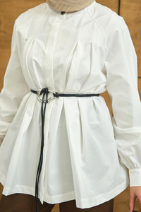 Hakim Yaka Pile Detay Çiçek Düğmeli Deri İp Kemerli Regular Poplin Gömlek Beyaz