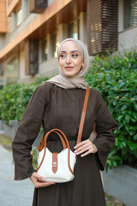 İki Renk Tokalı Çanta Bej