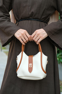 İki Renk Tokalı Çanta Bej