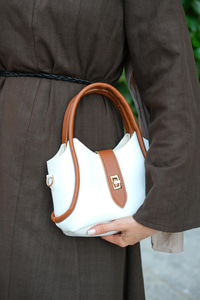 İki Renk Tokalı Çanta Beyaz