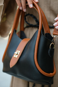 İki Renk Tokalı Çanta Siyah