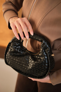 İşlemeli Gold Detay Çanta Siyah