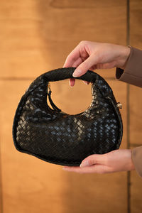 İşlemeli Gold Detay Çanta Siyah