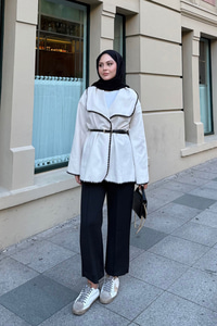 İşlemeli Kemerli Süet Ceket Krem