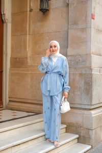 İşlemeli Kemerli Takım Açık Mavi