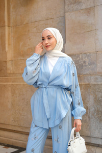 İşlemeli Kemerli Takım Açık Mavi