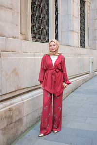 İşlemeli Kemerli Takım Kırmızı