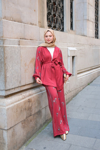 İşlemeli Kemerli Takım Kırmızı