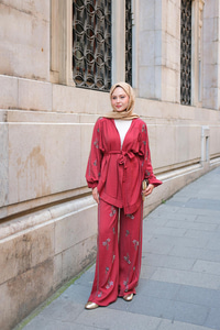 İşlemeli Kemerli Takım Kırmızı