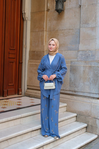 İşlemeli Kemerli Takım Mavi