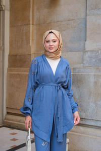 İşlemeli Kemerli Takım Mavi