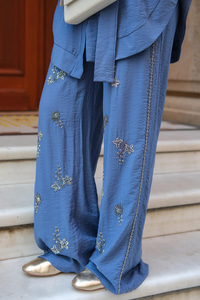 İşlemeli Kemerli Takım Mavi