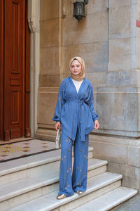 İşlemeli Kemerli Takım Mavi