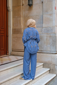 İşlemeli Kemerli Takım Mavi