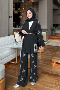 İşlemeli Kemerli Takım Siyah