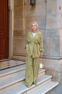 İşlemeli Kemerli Takım Yeşil