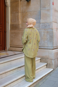 İşlemeli Kemerli Takım Yeşil