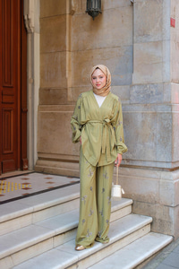 İşlemeli Kemerli Takım Yeşil