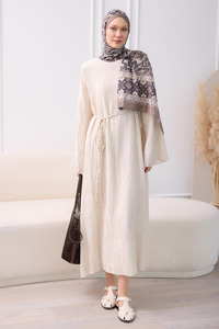 Kabartma Kumaş Vatkalı Elbise Krem