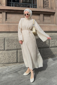 Kabartma Kumaş Vatkalı Elbise Krem