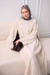 Kabartma Kumaş Vatkalı Elbise Krem