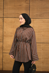 Kalın Çizgili Desenli Bel Bağlamalı Şifon Gömlek Kahverengi