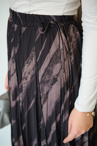 Kalın Fırça Desen Asimetrik Kesim Şifon Etek Siyah