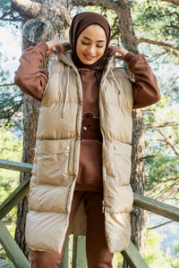 Uygun Fiyatlı KAPITONE KAPSONLU YELEK KREM | Loccomoda.com 