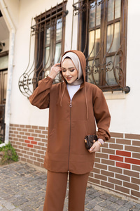 Kapüşonlu Çift Cepli İkili Takım Kahverengi