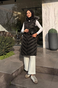 Kapüşonlu Kolsuz Şişme Yelek Siyah