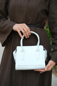 Kare Fermuarlı El Çantası Beyaz