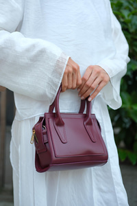 Kare Fermuarlı El Çantası Bordo