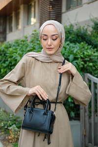 Kare Fermuarlı El Çantası Siyah