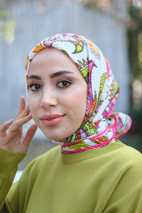 Karışık Çiçek Desen Pliseli Esarp Fuşya