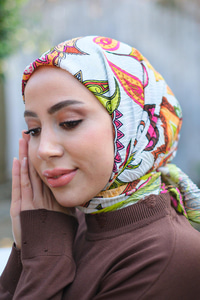 Karışık Çiçek Desen Pliseli Esarp Yağ Yeşil