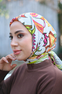 Karışık Çiçek Desen Pliseli Esarp Yağ Yeşil