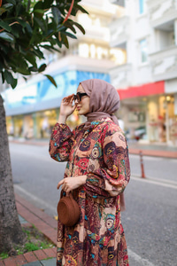 Karışık Desenli Elbise Açık Kahve