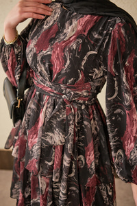 Kat Kat Detay Kuşaklı Astarlı Şifon Elbise Siyah