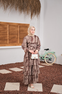 Kat Kat Detay Kuşaklı Astarlı Şifon Elbise Kahverengi