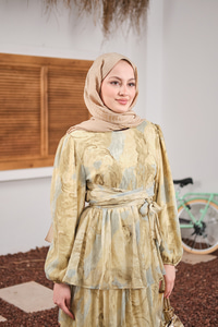 Kat Kat Detay Kuşaklı Astarlı Şifon Elbise Sarı