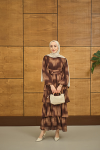 Kat Kat Dökümlü Şifon Elbise Kahverengi