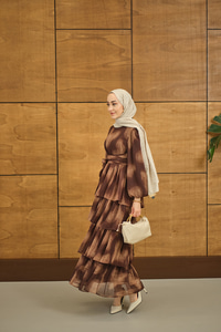 Kat Kat Dökümlü Şifon Elbise Kahverengi