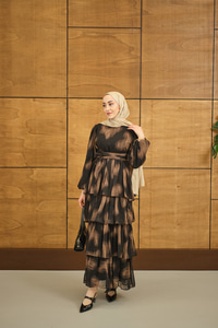 Kat Kat Dökümlü Şifon Elbise Siyah