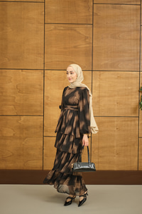 Kat Kat Dökümlü Şifon Elbise Siyah