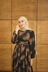 Kat Kat Dökümlü Şifon Elbise Siyah