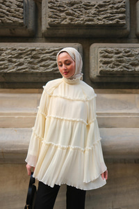 Kat Kat Fırfırlı Şifon Bluz  Ekru